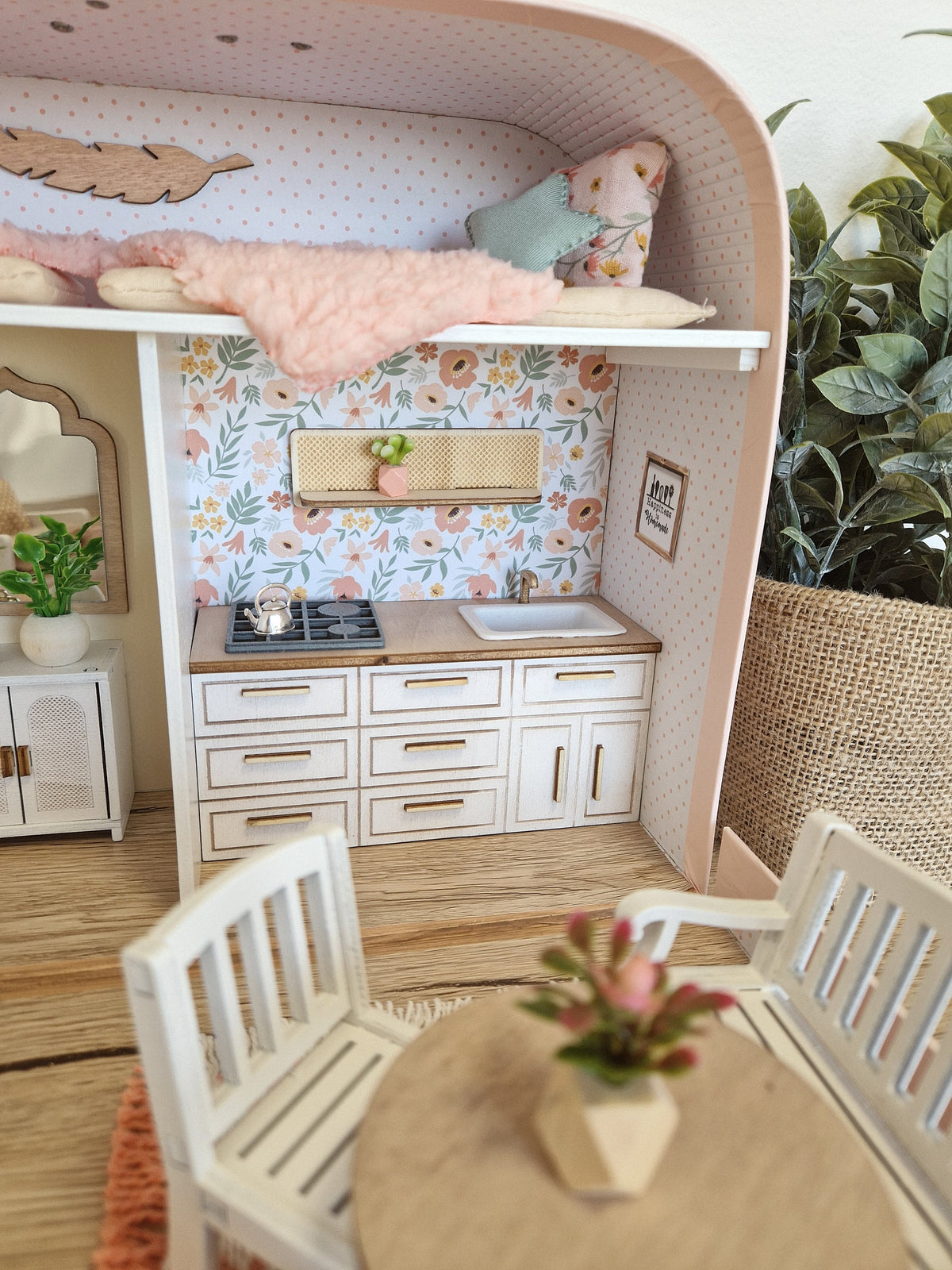 Cozy Rose Cottage – Large Suitcase Dollhouse, handmade in Slovenia – photo 4