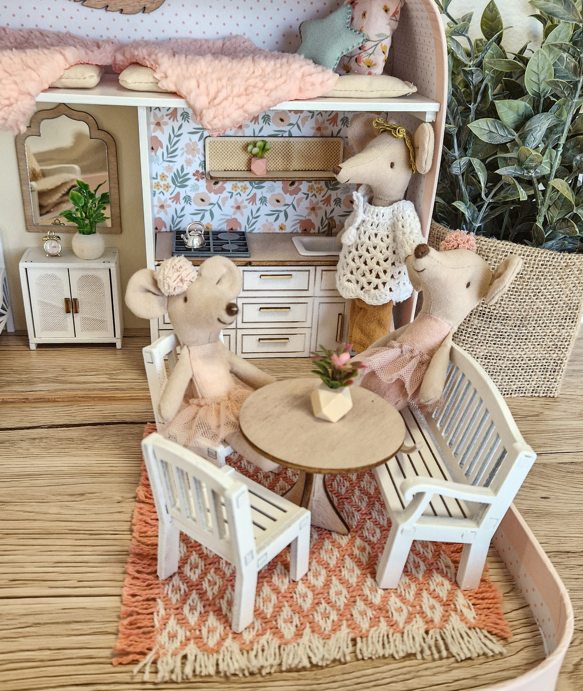 Cozy Rose Cottage – Large Suitcase Dollhouse, handmade in Slovenia – photo 6