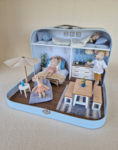 Coastal Breeze – Großes Koffer-Puppenhaus