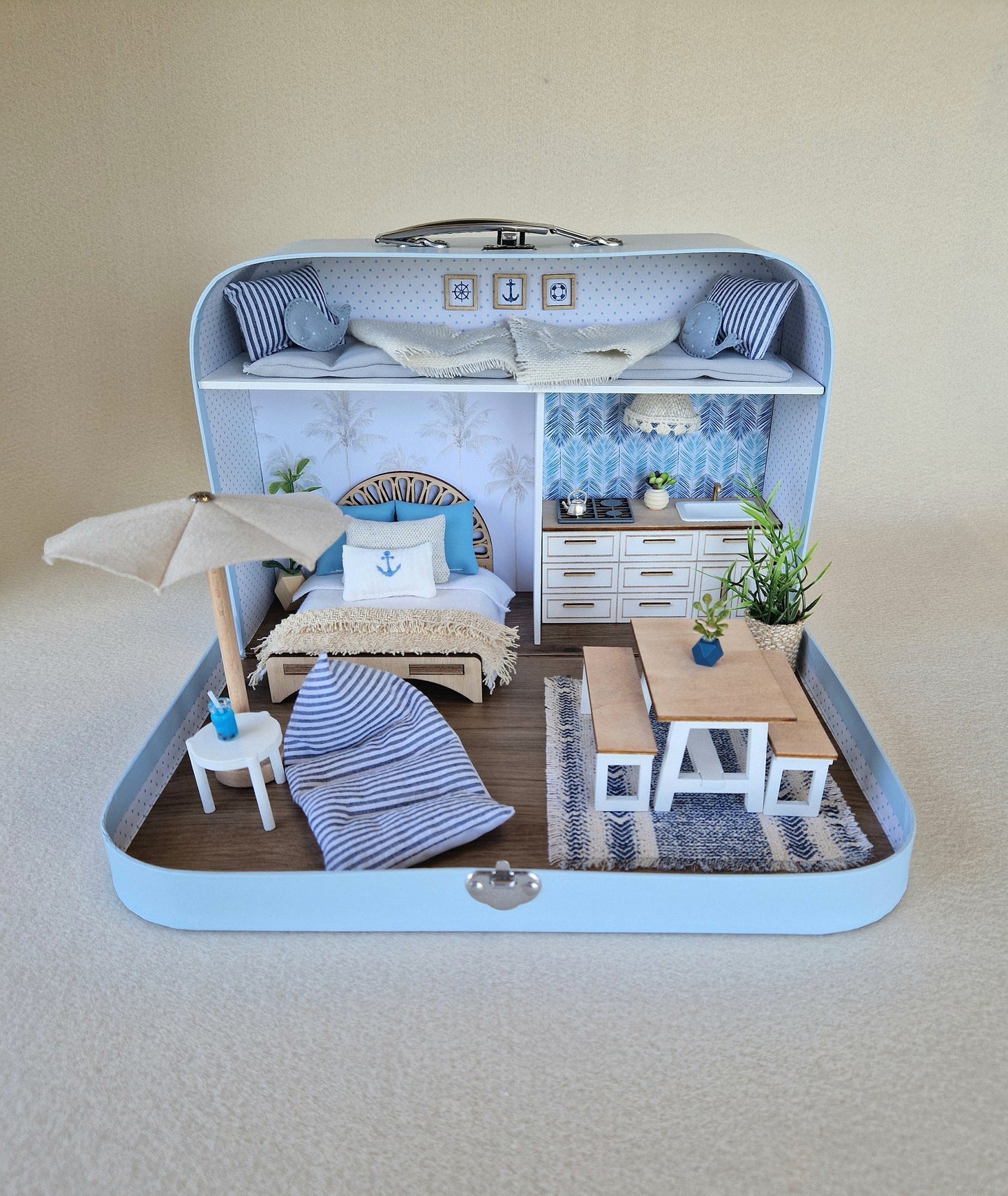 Coastal Breeze – Großes Koffer-Puppenhaus