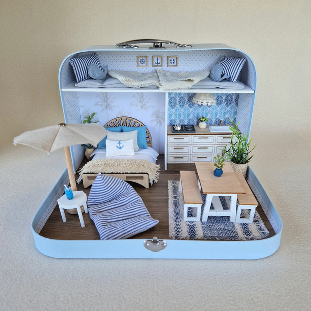 Coastal Breeze – Großes Koffer-Puppenhaus
