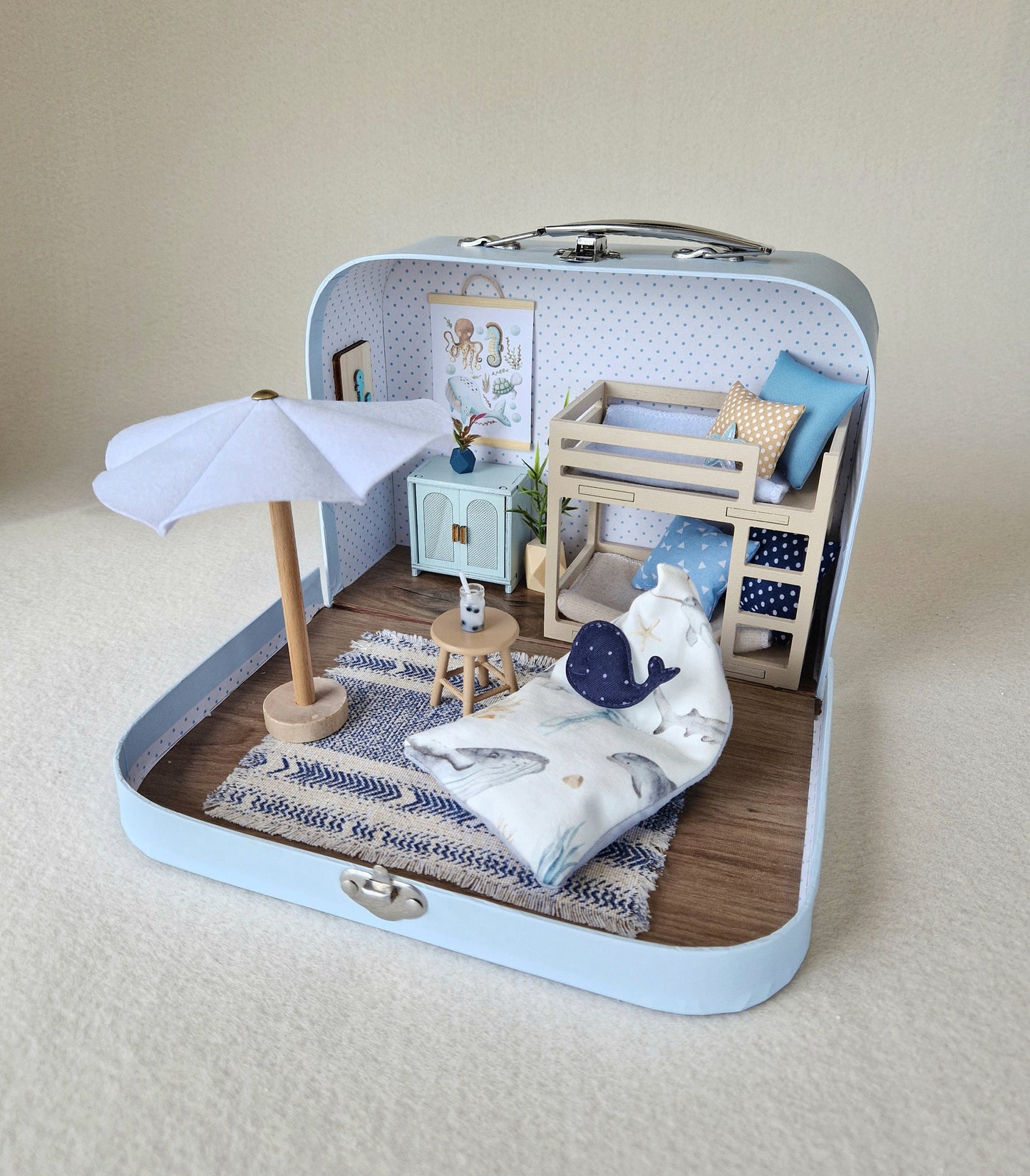 Blue Tide – Kleines Koffer-Puppenhaus