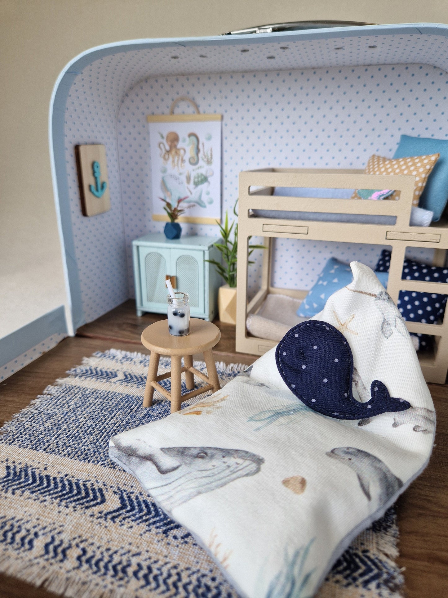 Blue Tide – Kleines Koffer-Puppenhaus