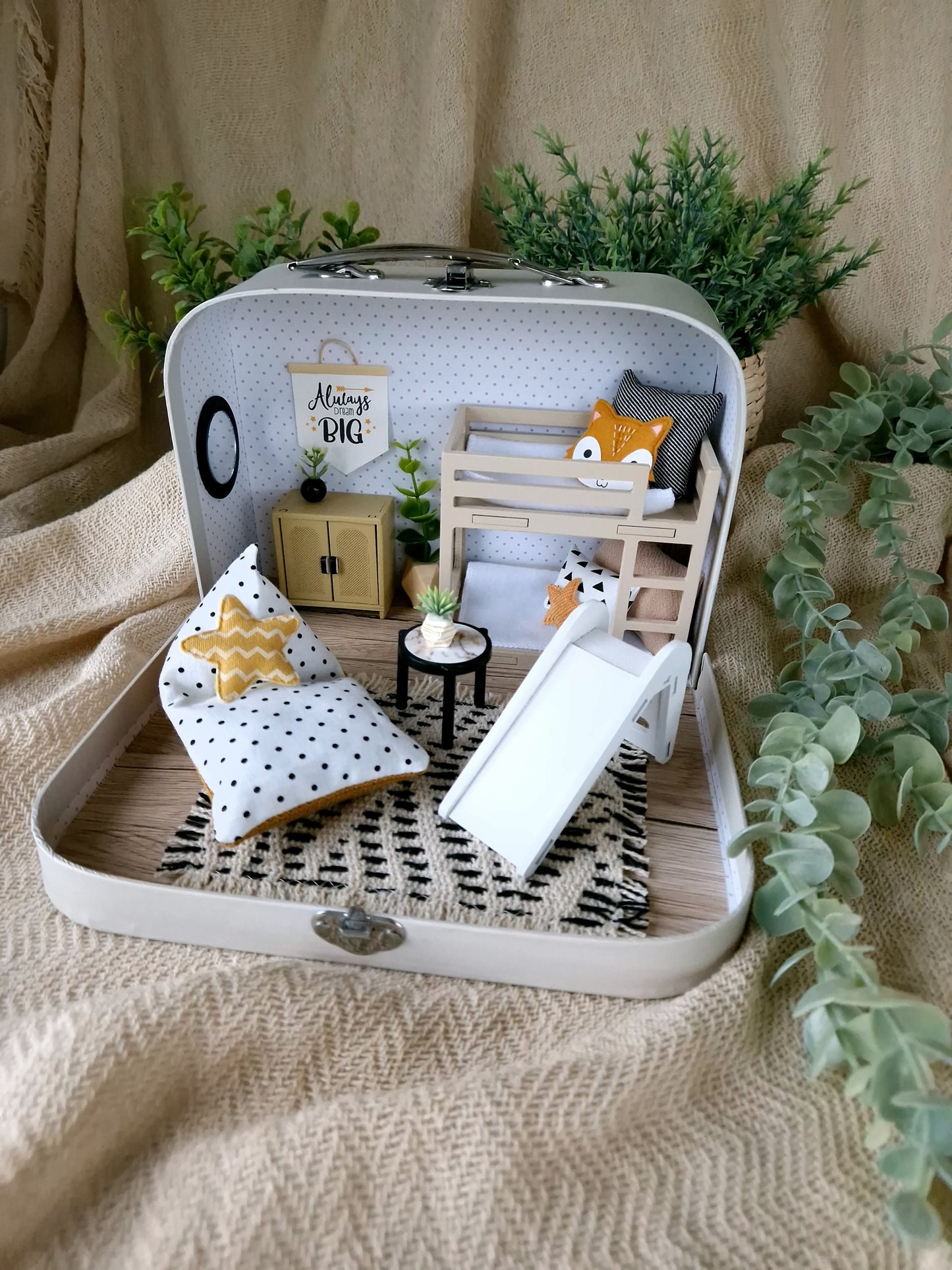 Tiny Joy – Puppenhaus im kleinen Koffer