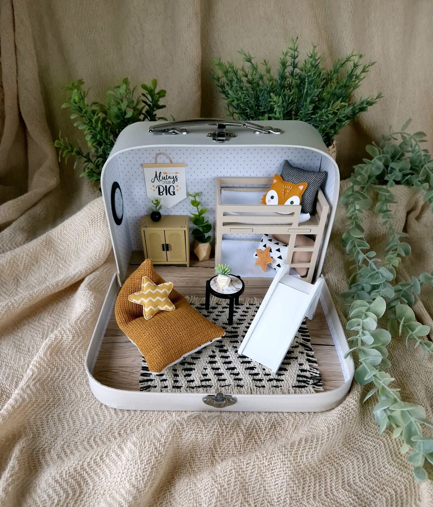 Tiny Joy – Puppenhaus im kleinen Koffer