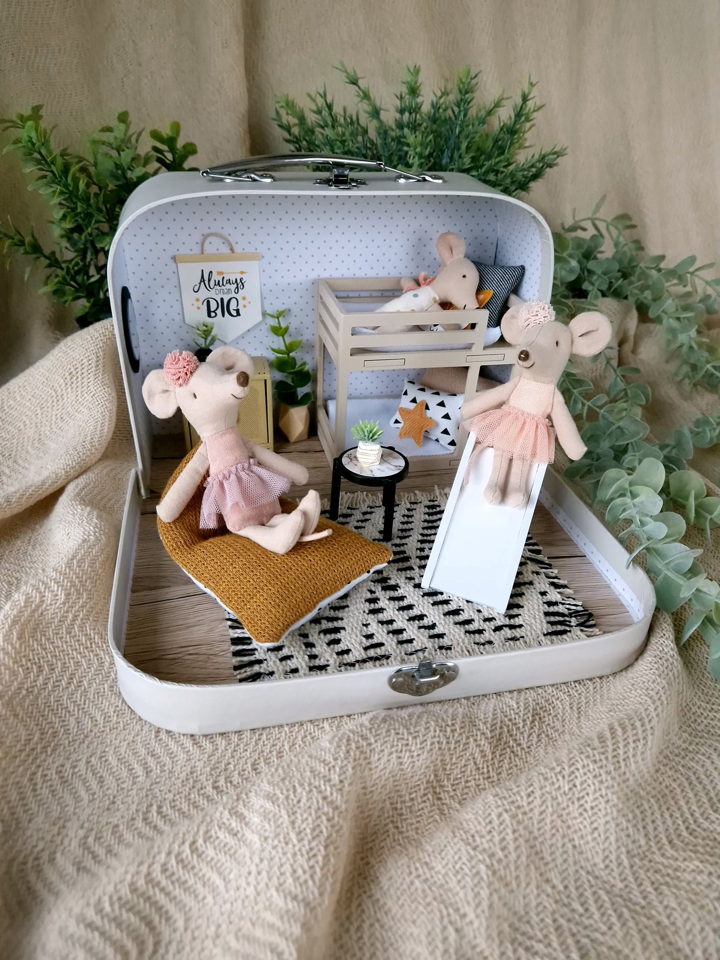 Tiny Joy – Puppenhaus im kleinen Koffer