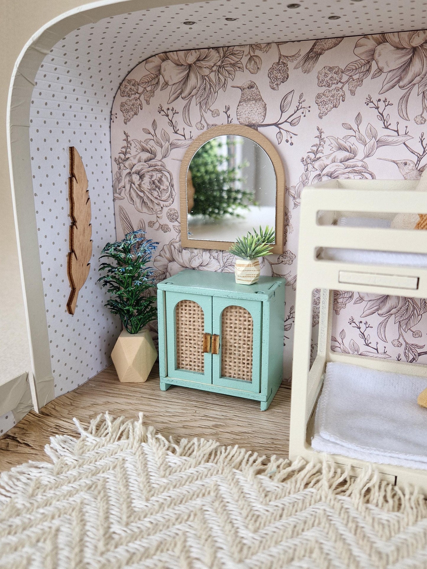 Rosebird Cottage – Kleines Koffer-Puppenhaus