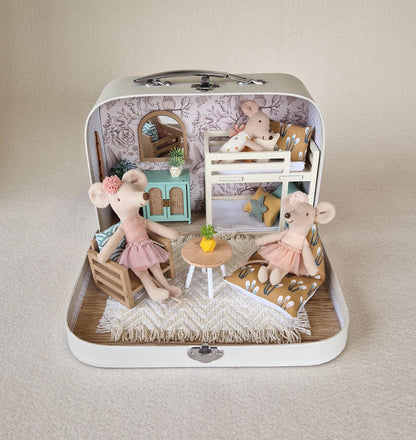 Rosebird Cottage – Kleines Koffer-Puppenhaus
