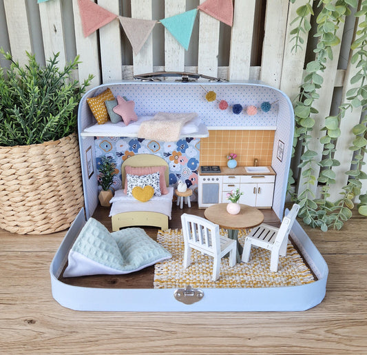 Color Pop Cottage – Puppenhaus im mittleren Kofferformat