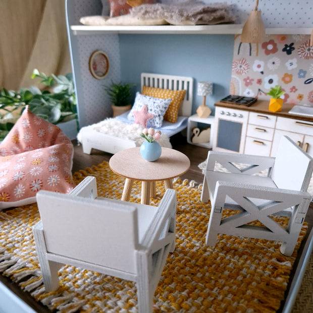 Frühlingsblüte – Puppenhaus im mittleren Kofferformat