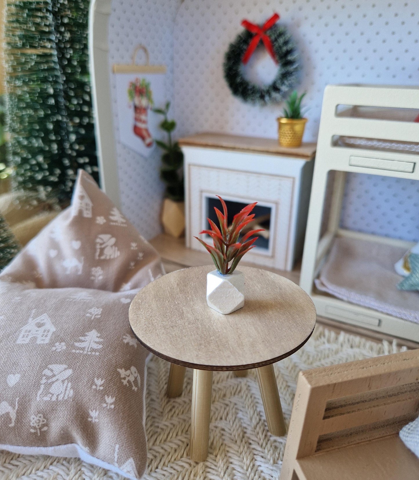 Weihnachtsfreude – Puppenhaus im kleinen Koffer