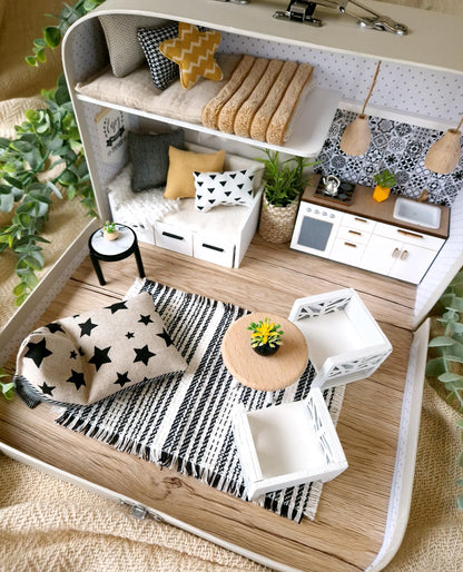 Charming Greys – Puppenhaus im mittleren Kofferformat