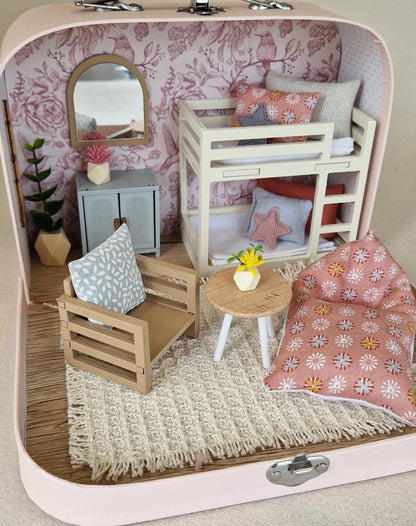 Blumenrosennest – Puppenhaus im kleinen Koffer