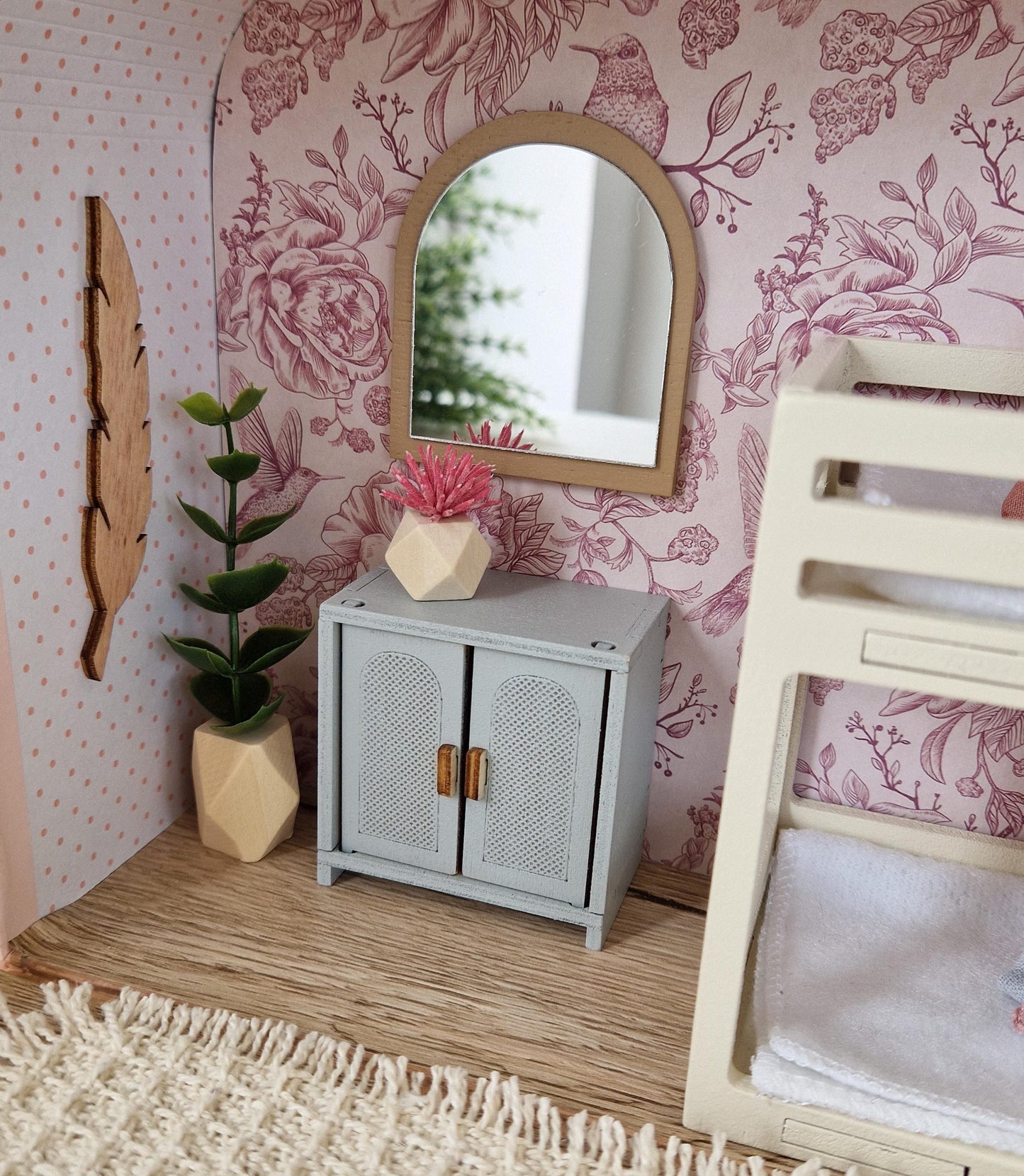 Blumenrosennest – Puppenhaus im kleinen Koffer