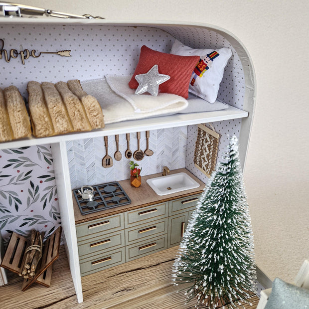 Weihnachtsstimmung – Großes Koffer-Puppenhaus