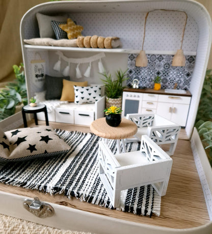 Charming Greys – Puppenhaus im mittleren Kofferformat