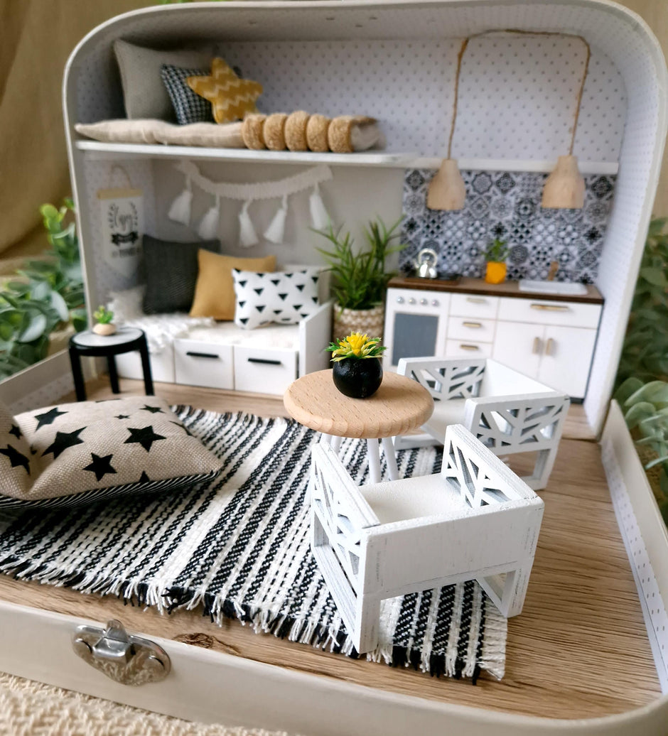 Charming Greys – Puppenhaus im mittleren Kofferformat