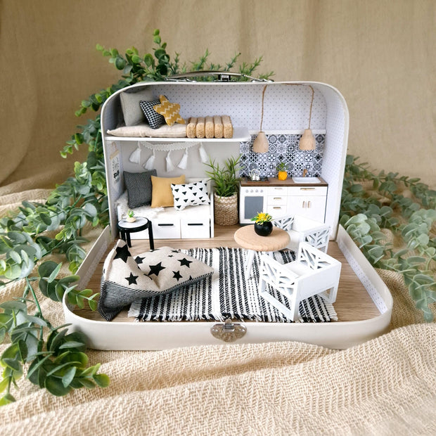 Charming Greys – Puppenhaus im mittleren Kofferformat