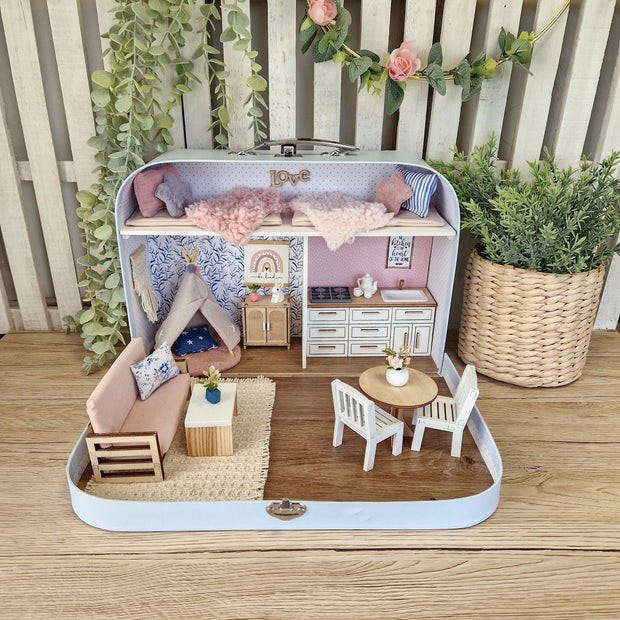 Zuckerwattenhäuschen – Großes Koffer-Puppenhaus