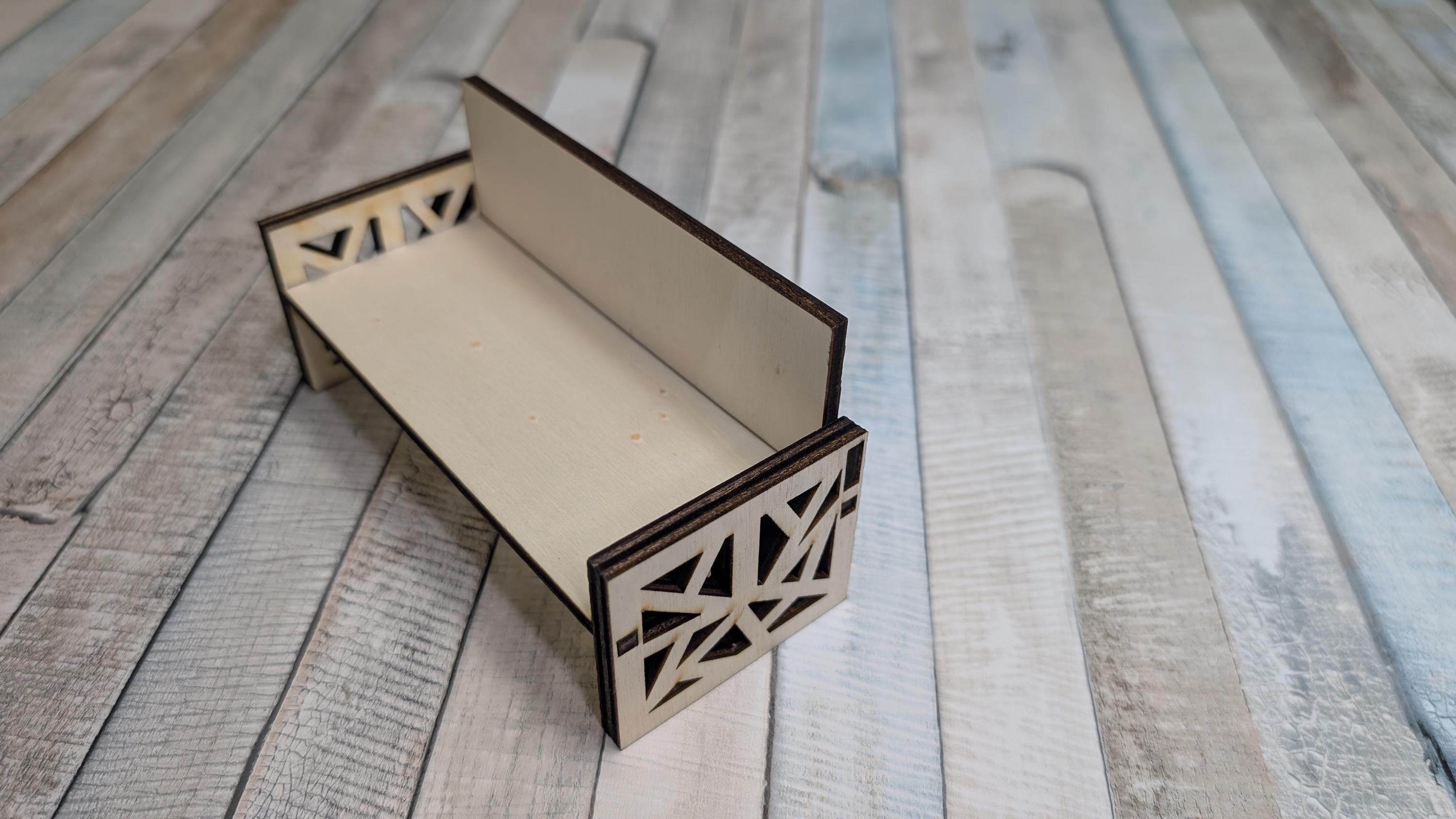 Geometrisches Miniatur-Lounge-Sofa selber bauen – Moderne Holzmöbel für Maileg & Puppenhausspiele