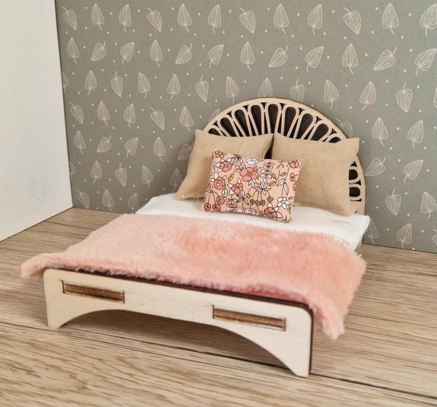 DIY Miniatur-Art-Deco-Bett – Puppenmöbel aus Holz für Maileg