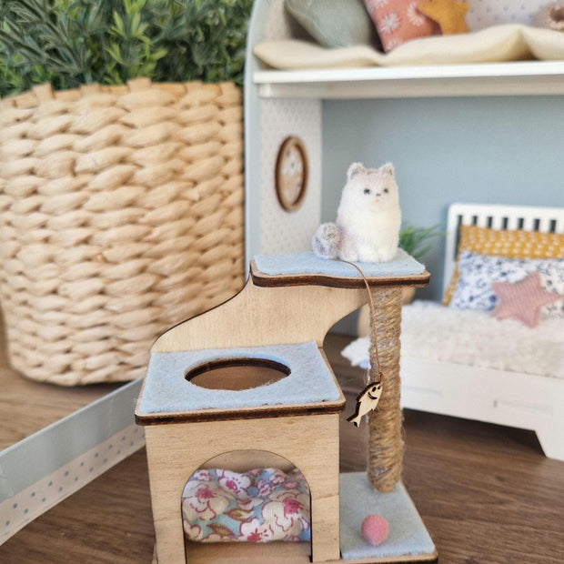 Miniature Cat House with Little Cat, 1:12 Scale, handmade