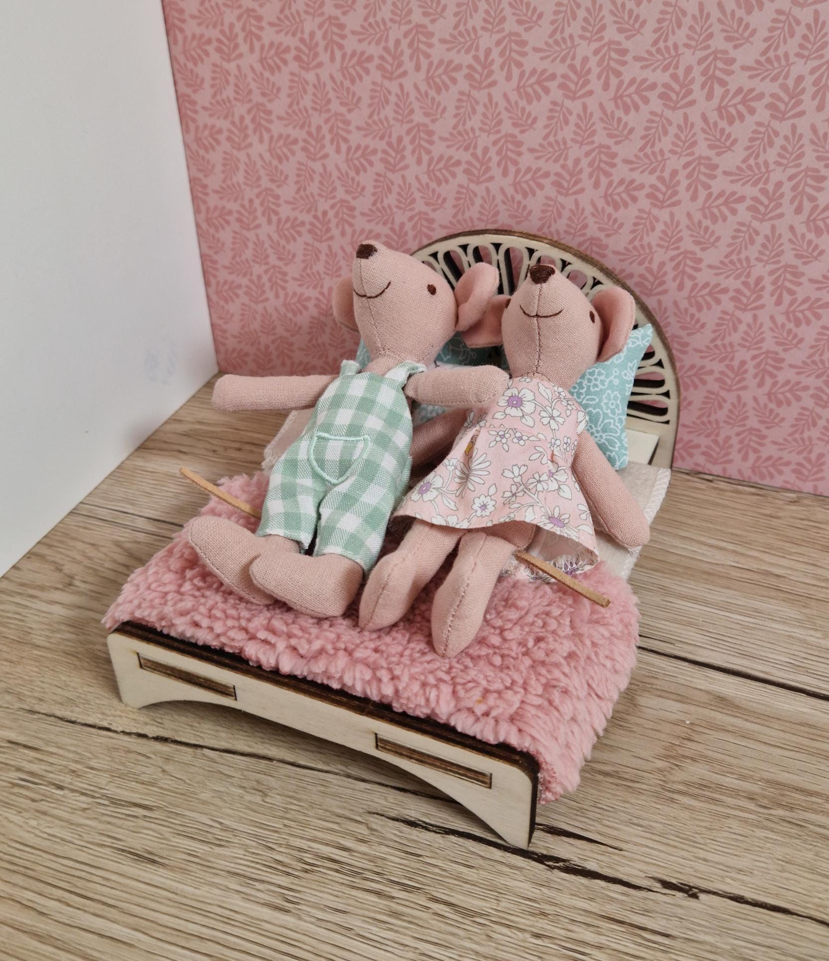 DIY Miniatur-Art-Deco-Bett – Puppenmöbel aus Holz für Maileg