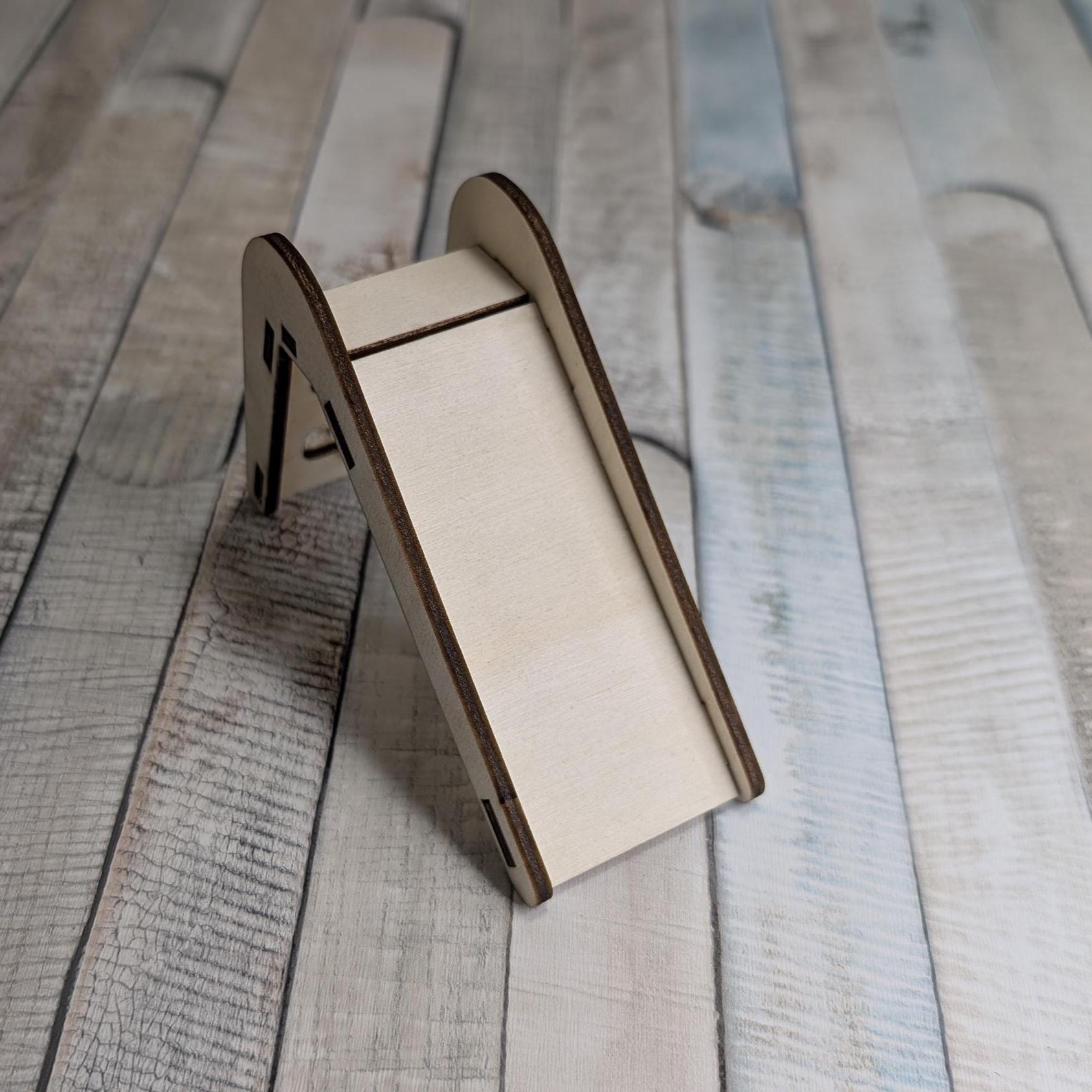 Miniaturrutsche zum Selberbauen – Spielplatz aus Holz für Maileg-Mäuse und Puppen