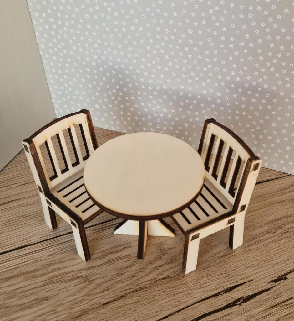 DIY-Miniatur-Essgruppe – Stuhl- und Tisch-Duo
