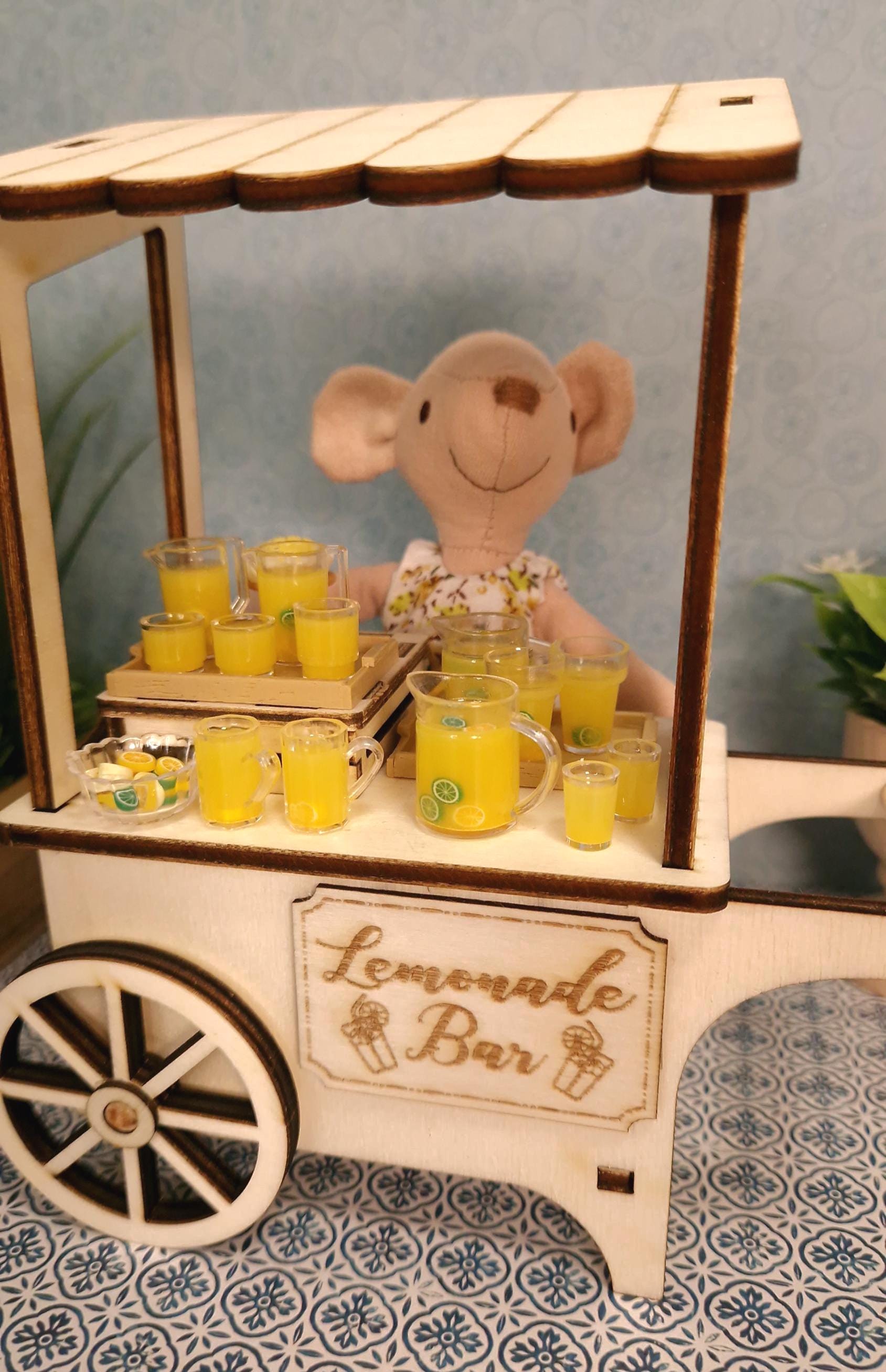 DIY-Minimarktwagen auf Rollen – Limonaden- und Blumenstand und mehr
