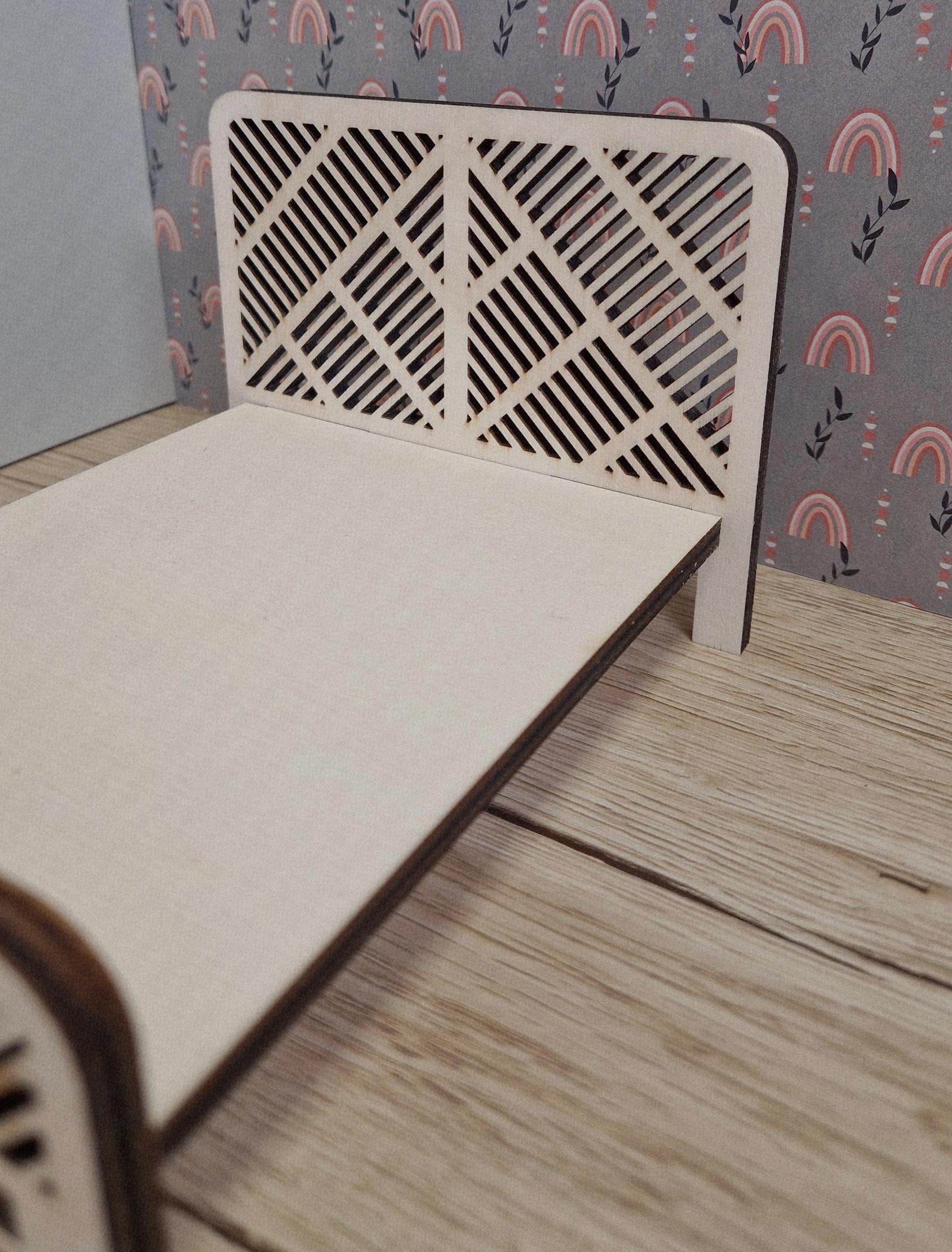 Diagonales DIY-Bett – Miniatur-Puppenhausbett aus Holz