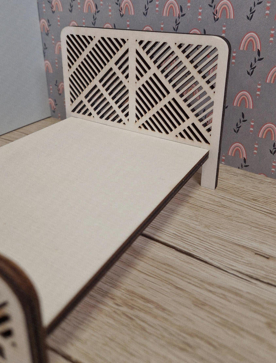 Diagonales DIY-Bett – Miniatur-Puppenhausbett aus Holz