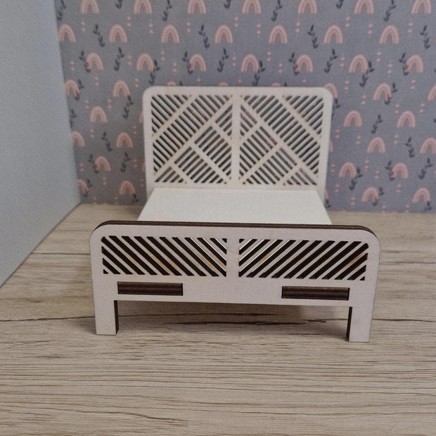 Diagonales DIY-Bett – Miniatur-Puppenhausbett aus Holz