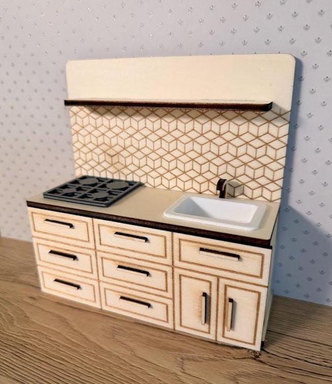 Geometrische Miniaturküche zum Selbermachen – Moderne minimalistische Puppenhausmöbel