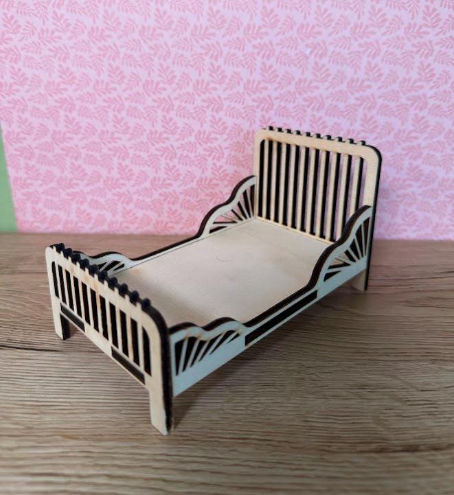 DIY Vintage Jugendstil-Miniaturbett – Holzmöbel für Maileg & Puppen