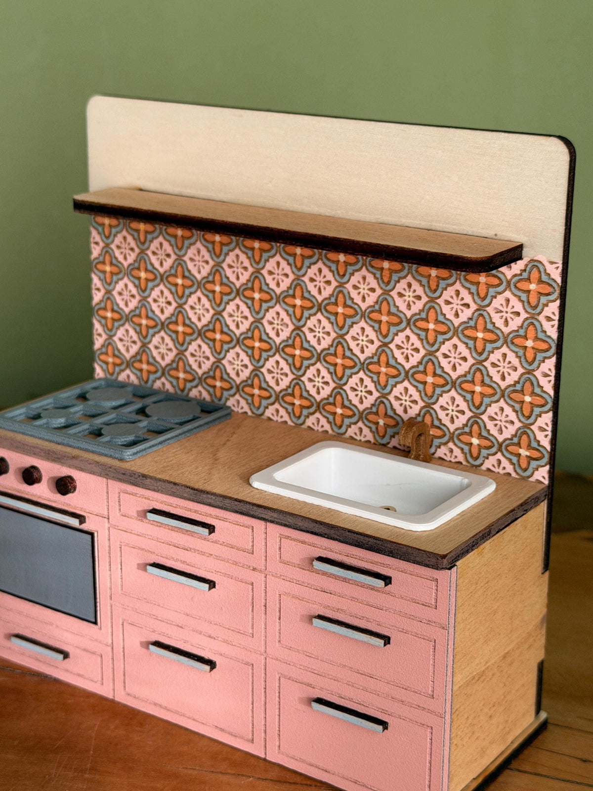 Miniature Kitchen with Hand-Painted Backsplash – Pink, handmade 1:12 miniature – photo 4