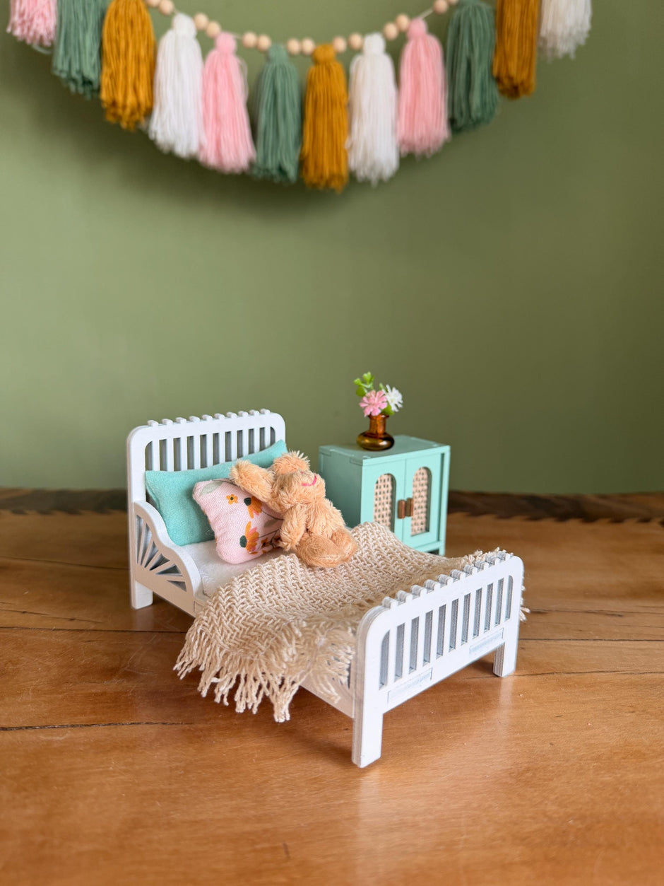 Ballerina Bedroom Set – Bed with Bedding, handmade 1:12 miniature – photo 2