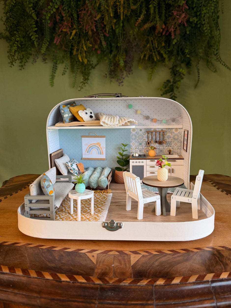 The Calm Grove – Puppenhaus im mittleren Kofferformat – Foto 6