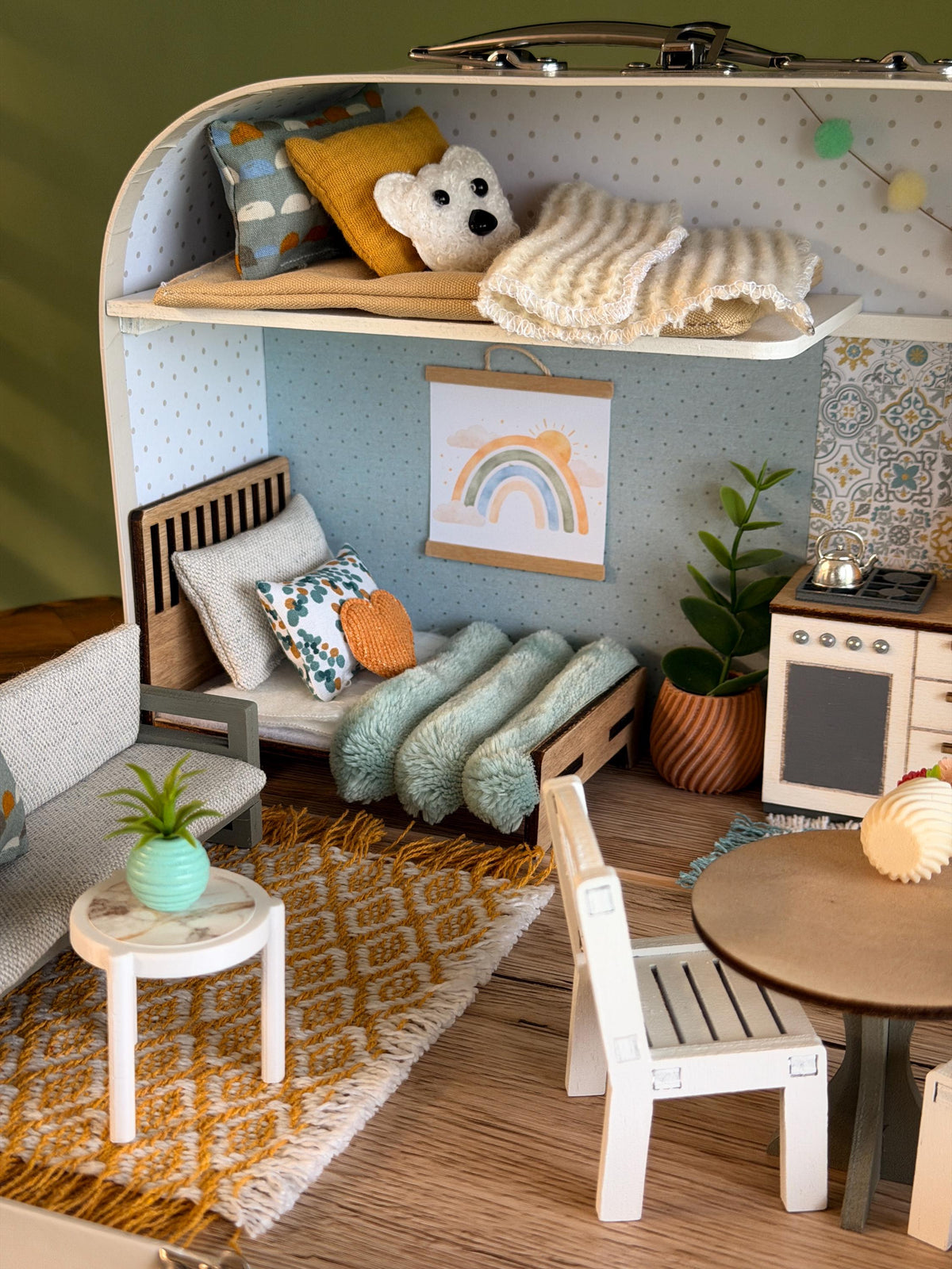 The Calm Grove – Puppenhaus im mittleren Kofferformat – Foto 7
