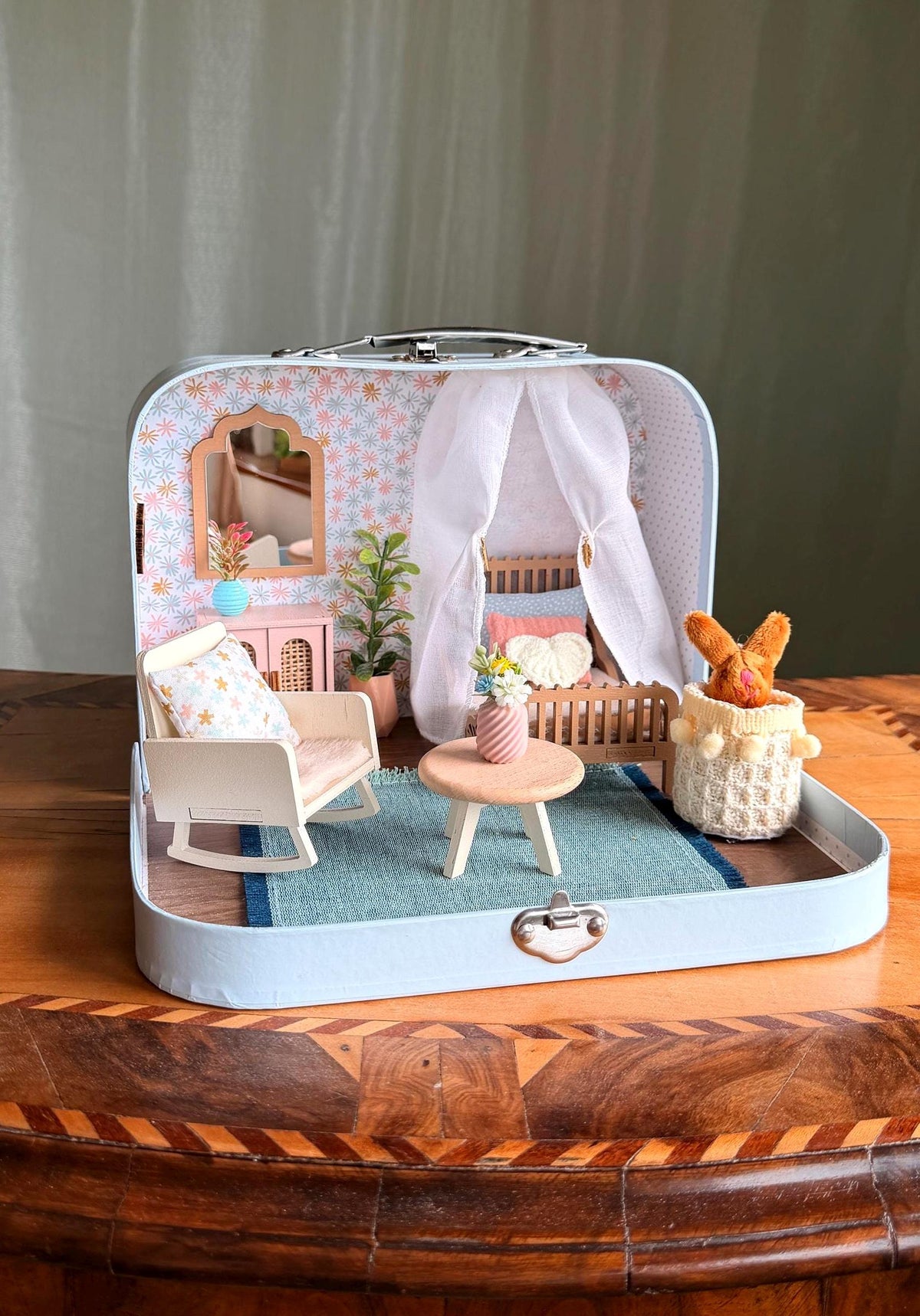 Daydream – Small Suitcase Dollhouse, handmade in Slovenia – photo 4