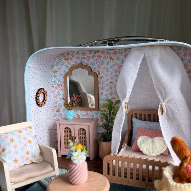 Daydream – Small Suitcase Dollhouse, handmade in Slovenia – photo 2