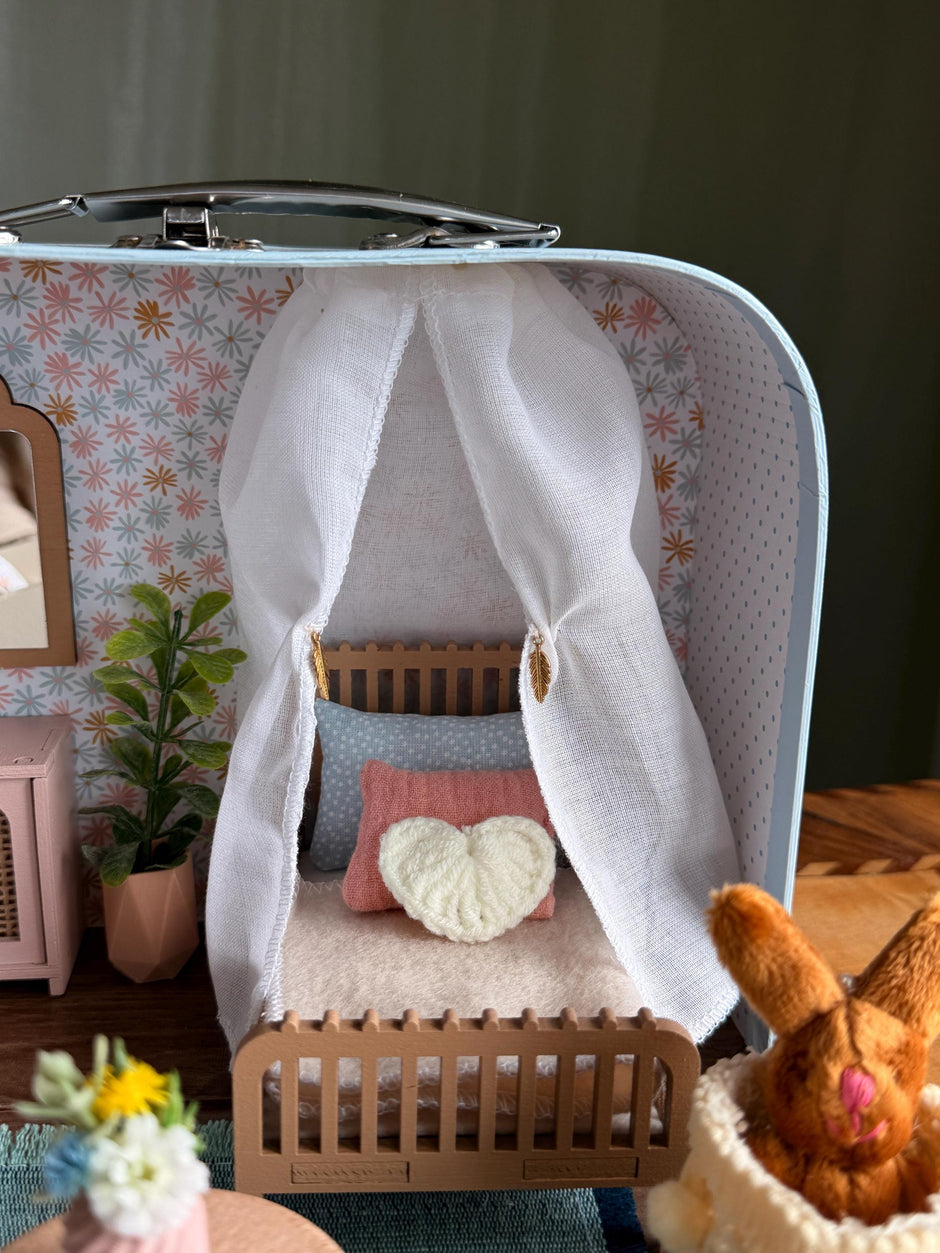 Daydream – Small Suitcase Dollhouse, handmade in Slovenia – photo 5