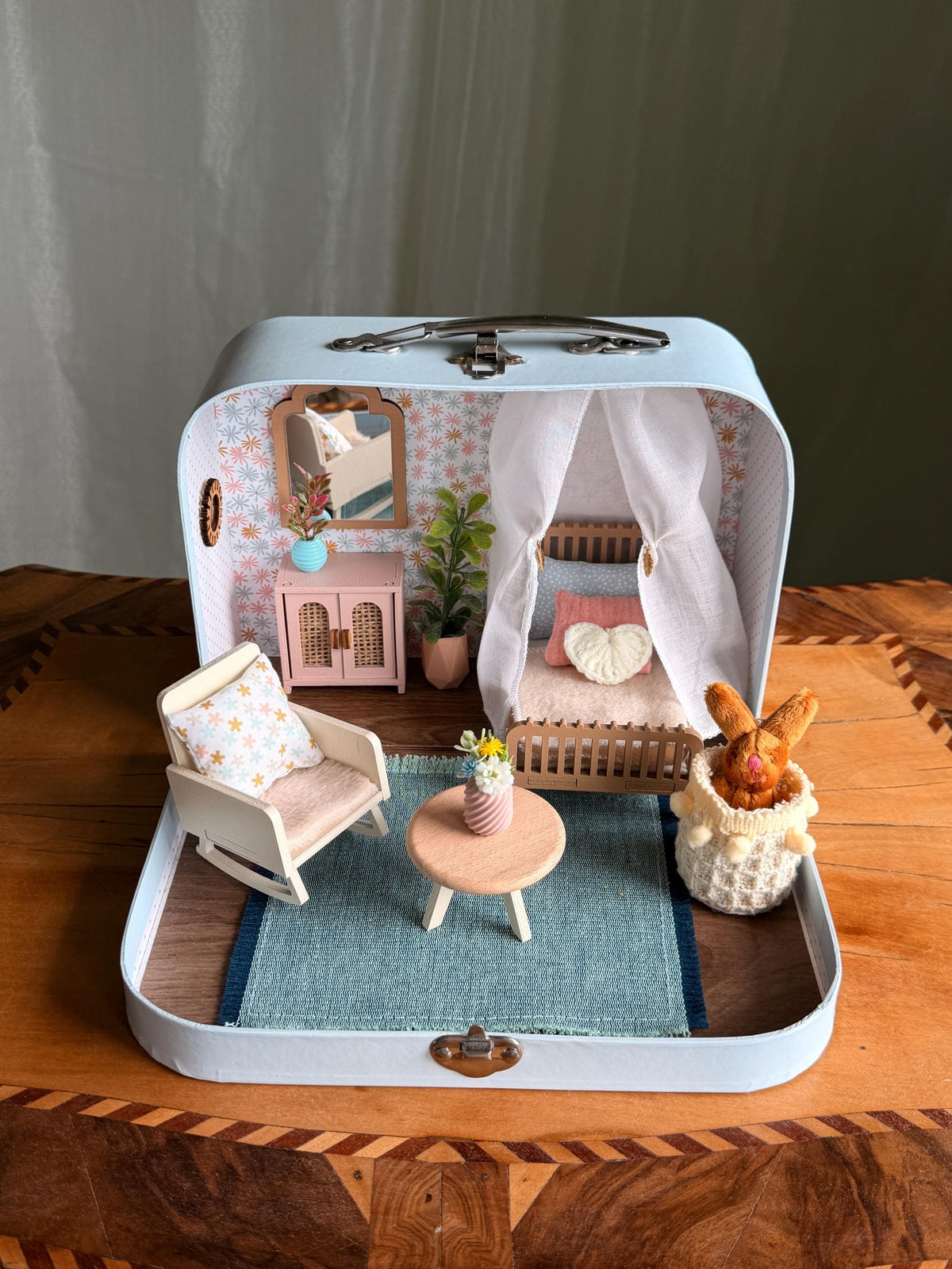 Daydream – Small Suitcase Dollhouse, handmade in Slovenia – photo 10
