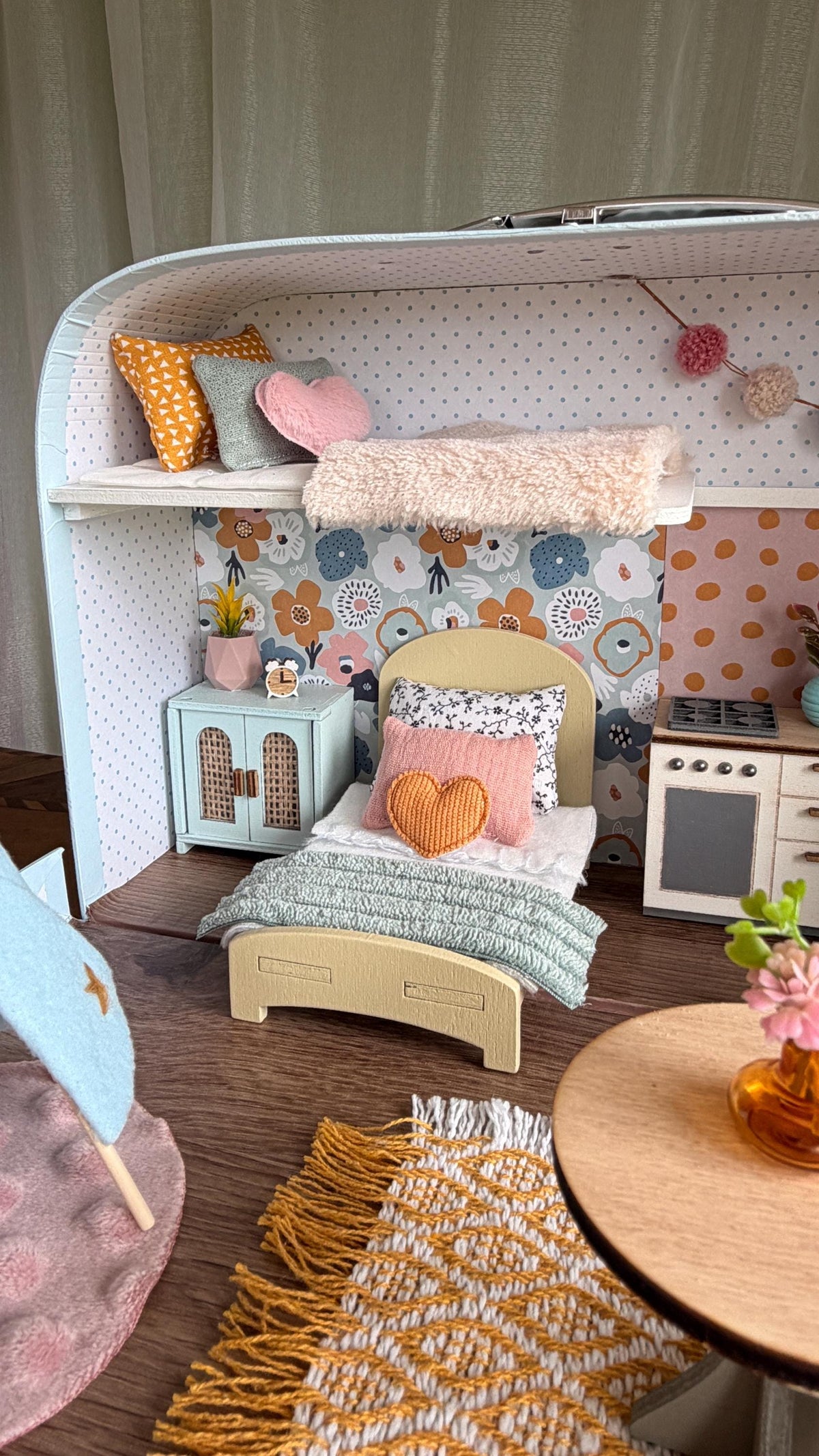 Happy Nest – Medium Suitcase Dollhouse, handmade in Slovenia – photo 7