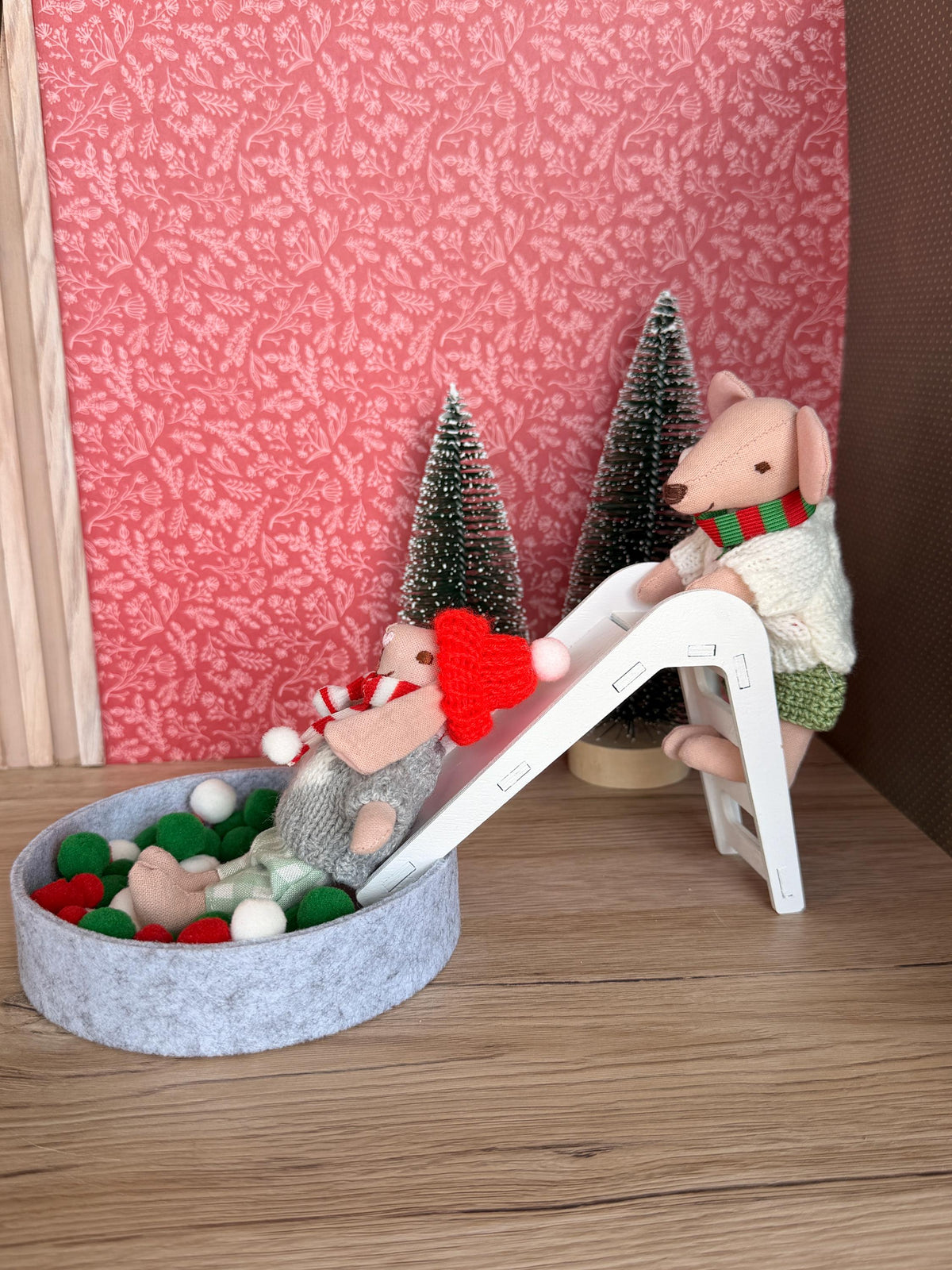 Christmas Slide Set – Miniature Slide with Pom-Pom Ball Pit – photo 8