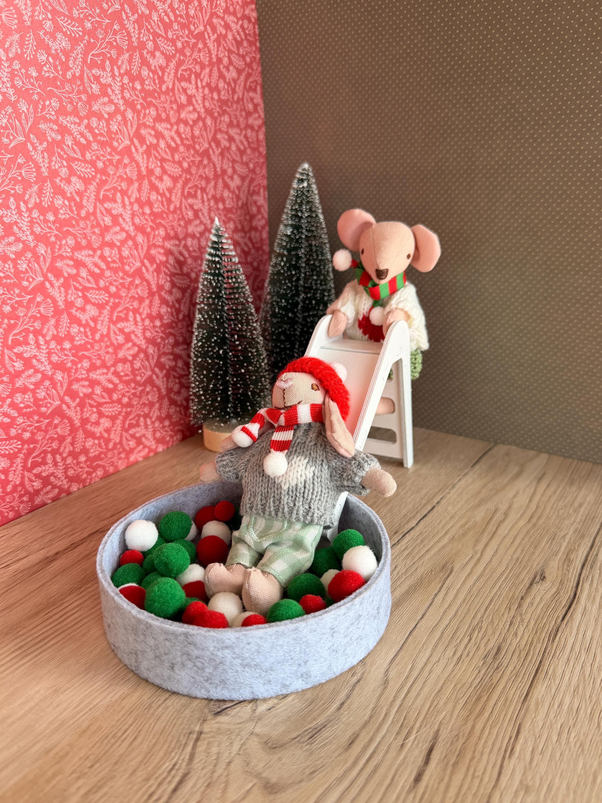 Christmas Slide Set – Miniature Slide with Pom-Pom Ball Pit – photo 9
