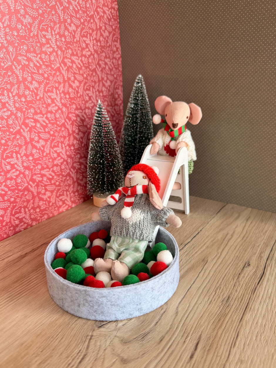 Christmas Slide Set – Miniature Slide with Pom-Pom Ball Pit – photo 9