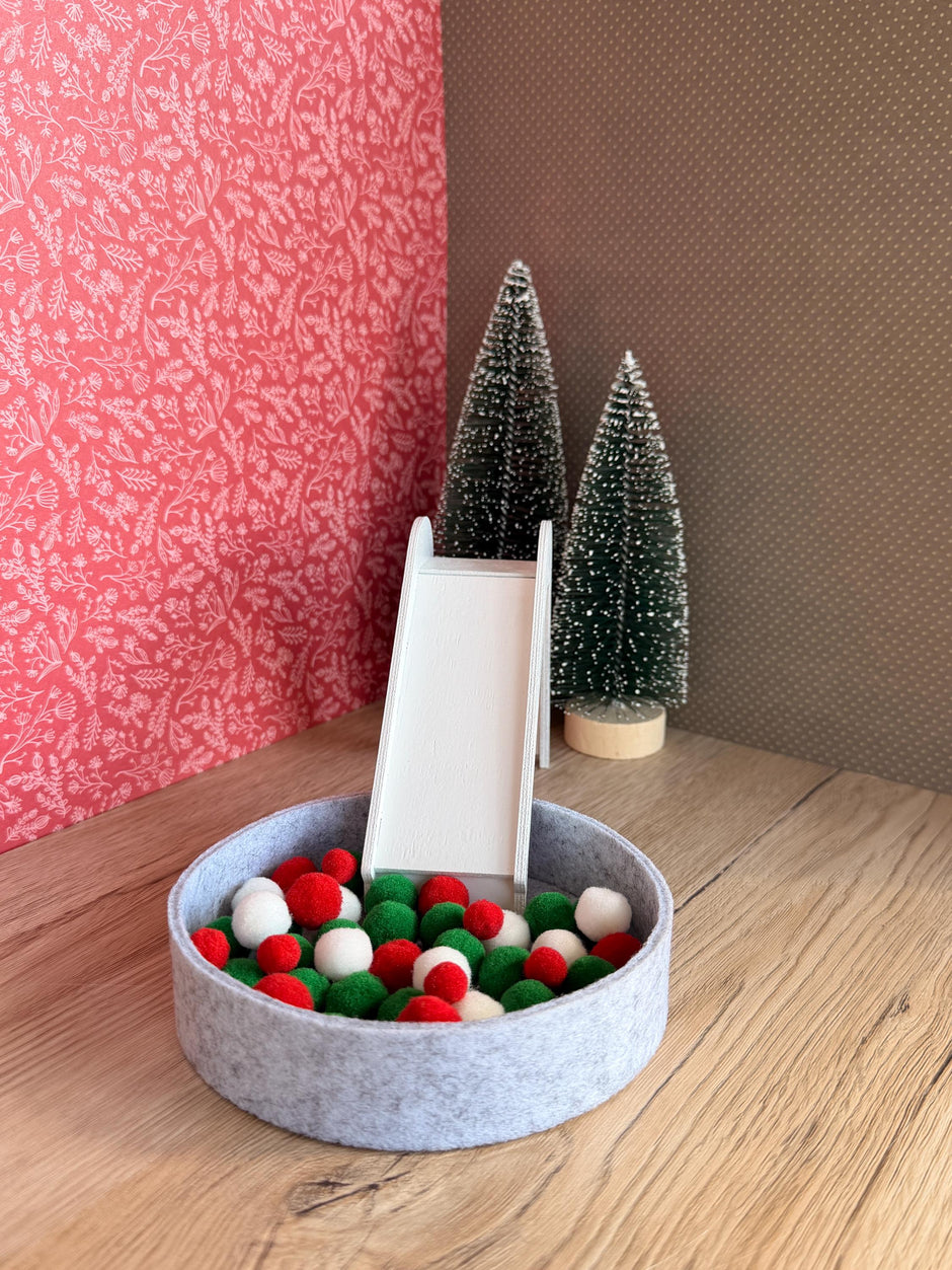 Christmas Slide Set – Miniature Slide with Pom-Pom Ball Pit – photo 5